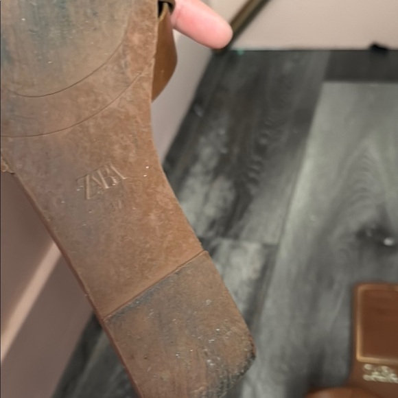Zara Brown Minimalist Sandals with Crisscross Straps - Picture 3 of 3